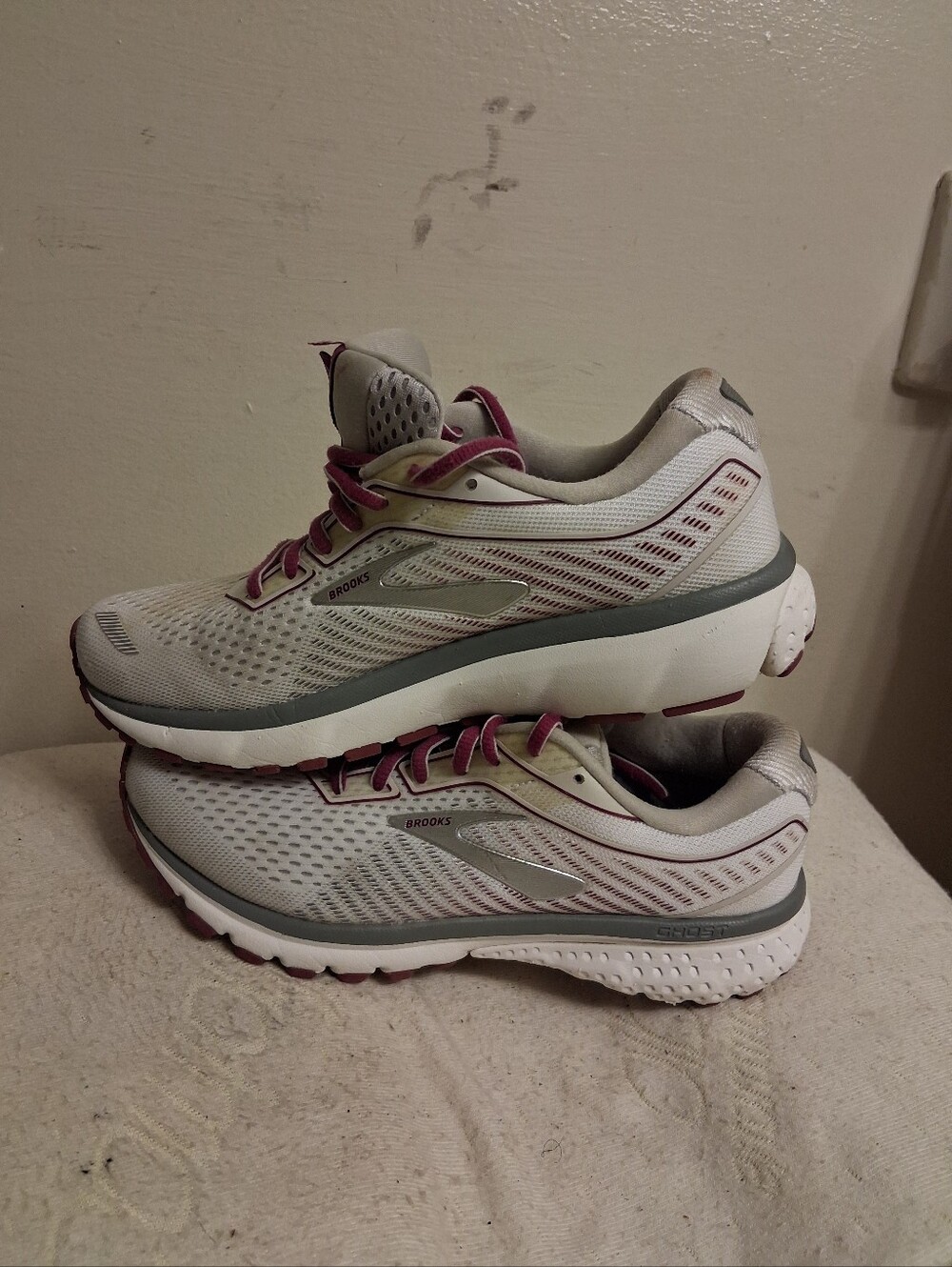 Brooks Ghost 12 Women's Neutral Running Shoes - Light Gray Pink Accents Size 7